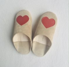 For Mother's Day, here is our new Heart slipper in red iridescent leather on beige suede. A real gift to wear every day in summer and winter, for indoors. 100% leather and odorless. Beige Suede Slippers With Round Toe, Beige Suede Round Toe Slippers, Comfortable Beige Leather Slippers, Beige Suede Closed Toe Slippers, Cozy Indoor Suede Slippers, Brown Suede Indoor Slippers, Suede Slip-on Indoor Slippers, Red Slip-on Slippers With Leather Sole, Embroidered Leather Slip-on Flats