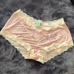 Nwot Mary Green Silk Gauze Hip Hugger Boyshorts With Lace Trim Mary Green, Gauze Fabric, Carrie Underwood, Silk Charmeuse, Green Silk, Boy Shorts, Women's Intimates, Lace Trim, Satin