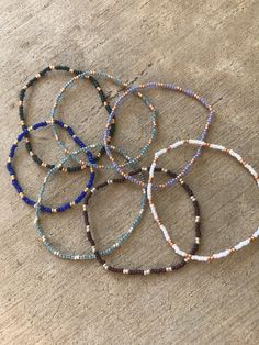 Plain Beaded Bracelets, Summer Bracelets Beads, Handmade Bracelets Ideas, Trendy Beaded Bracelets, Small Bead Bracelet, Gelang Manik-manik, Summer Bracelet, Beaded Jewelry Necklaces, Beaded Necklace Designs