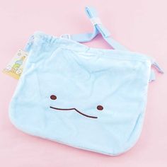 Use this super kawaii fluffy Tokage drawstring pouch to bring your trinkets. This cutie from the Sumikko Gurashi has a detachable strap so you can take it anywhere you'd like to go. Just pull on the strings to close the pouch! A super cute fluffy drawstring Tokage pouch from the Sumikko Gurashi Features a detachable strap Made of polyester Original licensed product from San-X Japan Plushies Cute, Strawberry Hair, My Melody Kuromi, Sumikko Gurashi, Stationery School, Cute Wallpapers Quotes, Super Kawaii, Kawaii Shop, School Essentials