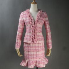 Women  Custom Made Check Tweed Pink  Colour Tassel Fringe Jacket + Dress/Shorts/ Fishtail Skirt Suit UK CUSTOMER SERVICE! This Pink dress make you look very feminine and posh in any formal/ office event. Fishtail skirt is very elegant and classic! All of our suits can be made with a Skirt or a pair of Shorts or Trousers.  All items are made to order. Please advise your height, weight and body measurements ( Bust, shoulder, Sleeves, Waist and Length etc). Our tailors will make the order for you! Luxury Pink Skirt Suit For Formal Occasions, Luxury Pink Skirt Suit For Spring, Jacket For Wedding Guest, Graduation Birthday Party, Womens Suits, Fishtail Skirt, Service Women, Pink Suit, Pink Tassel