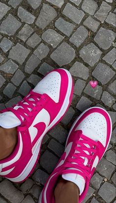 Dunk Rosa, Dunk Rose, Pink Dunks, Wallpaper Nike, Year Aesthetic, Pink Concert, Nike Shoes Women Fashion, Pink Nike Shoes, Pretty Sneakers