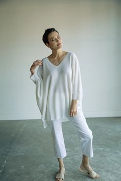 IRINA PONCHO IN FINE GUAGE CASHMERE – Jarbo V-neck Cashmere Sweater For Loungewear, Oversized Elegant Cashmere Sweater, Elegant Oversized V-neck Sweater, Oversized Cozy Cashmere Poncho, Cozy Oversized Cashmere Poncho, Elegant V-neck Tunic For Fall, Elegant Fall V-neck Tunic, Oversized Long Sleeve Cashmere Poncho, Elegant White Cashmere V-neck Sweater