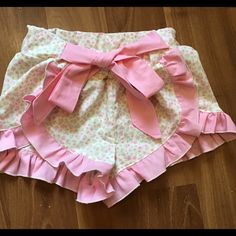 100% Cotton Girls Ruffle Shorts, Elastic In The Waist And Cute Waist Ties. Size 4t Girls Ruffle Shorts, Ruffle Shorts, Size 4t, Sweet Girls, Kids Bottoms, Waist Tie, Kids Shop, Elastic, Pink