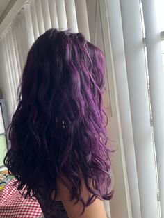 Hair Dye Ideas Solid Color, Pretty Colors To Dye Your Hair, Colorful Hair Tips, Plum Purple Curly Hair, Hair Dye Ideas For Wavy Hair, Shoulder Length Colored Hair, Purple Dye On Brown Hair, Purple Hair On Brown Hair, Bluish Purple Hair