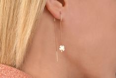 Our clover earring is 14k solid rose gold. It fits your all outfit with a dainty and minimalist style. If you consider the rose gold clover threader as a gift, it makes happy your loved ones on their birthdays, valentine's day, mother's day, graduations, anniversaries, and Christmas. 🎁 If you want, you can add a gift note for your loved ones. It arrives in a special jewelry gift box. ✨ We respond to your questions happily. Your question will be answered within 24 hours. Do not hesitate to conta Earring Chain, Earring Minimalist, Threader Earrings Gold, Minimalist Earring, Chain Earring, Clover Earrings, Earring Gift, Solid Gold Earrings, Special Jewelry