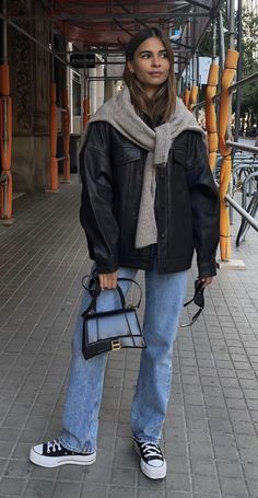 Outfit Converse, 00s Mode, Cold Outfits, Outfits With Converse, Looks Street Style, Carrie Bradshaw, 가을 패션