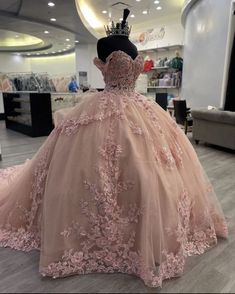 Pink Lace Long Prom Dresses For Black girls For Women Sleeping Beauty Sweet 16 Dress, Quinceanera Dresses For Brown Skin, Long Pink Birthday Dress, Quince Light Pink Dresses, Quncie Dresses Pink, Pink White And Gold Quinceanera Dress, Quince Ideas Themes Pink, Quince Dress Styles, Pink Quinceanera Theme Dresses