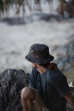 Outdoor hat  |  Hiker hat  |  Bucket hat  |  Fishing hat  |  Conner Hats  |  #hats #fashion #style #adventurehat #menshats Senior Pictures Boy Poses, Hats Beach, Waterproof Hat, Rustic Outfits, Adventure Hat, Boat Hat, Survival Ideas, Outback Hat, Hiking Hat