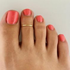 SAME DAY SHIPPING on orders received by 12 PM PST FREE FIRSTCLASS SHIPPING in U.S. on orders $35.00 or more! FREE INTERNATIONAL FIRST CLASS on orders $100.00 or more! SIZING METHOD for Toe or Midi Rings: 1) For Toe Rings, use half of your shoe size, or your full pinkie size (80% accurate) 2) Measure your Toe/Finger using a string or Dental Floss       * With a piece of string or dental floss, wrap it snugly but not tight at the part of the toe/midi where you want the ring will lay (on the toes, Toes Ring Silver, Toe Ring Designs, Gold Toe Rings, Silver Toe Rings, Zierlicher Ring, Knuckle Ring, Cute Toes, Dental Floss, Midi Rings