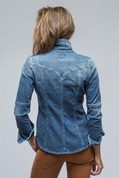 We all know that you cherish your favorite jeans like an old friend. Well, now it's time to have a party and invite someone new. For years we have searched for the perfect denim shirt- one that felt authentic, but not 'boardy', comfortable but not flimsy. Finally, we decided to have one made for us in Italy. After countless trials of hand-dying and washing, we are ready to introduce our new friend: The Sweetwater Denim Shirt. One of those friends you feel like you've known and loved for years wi Ladies Denim Shirt Outfit, Denim Shirts For Women, Denim Shirt Women, Denim Shirt Outfit, Fitted Denim Shirt, Cutest Outfits, Embroidered Denim Shirt, Blue Shirt With Jeans, Western Denim Shirt