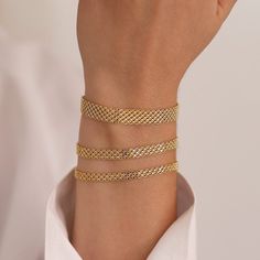 The Bismarck Chain Bracelet in 14k Gold is a chic tribute to timeless design. This opulent item, which is expertly fashioned from 14-karat gold, includes a 4mm mesh chain known for its subtle complexity and timeless appeal. The bracelet has a distinctive and retro appeal thanks to the Italian mesh chain design, which exudes classic charm. This bracelet perfectly balances history and contemporary elegance by fusing traditional Italian workmanship with the traditional Bismarck design. Due to its adaptability, it may be a priceless complement to any outfit, enhancing any appearance with its vintage charm and understated beauty. ◖ P R O P E R T I E S ◗ * Material: 14k Gold (100% real, not plated, not filled) * Handmade Jewelry * Weight (for 7"): Size #1: 1,7gr Size #2: 2,3gr Size #3: 3,1gr Ple Timeless Gold Curb Chain Bracelet, Elegant 14k Gold Curb Chain Bracelets, Fine Jewelry Jubilee Chain Link Bracelet, Elegant 14k Gold Diamond Bracelet With Curb Chain, Elegant Box Chain Bracelet For Anniversary, Elegant Curb Chain Bracelet With Rectangular Links, Elegant Gold Curb Chain Bangle Bracelet, Elegant Gold Tennis Bracelet With Curb Chain, Modern Formal Bracelets With Rolo Chain