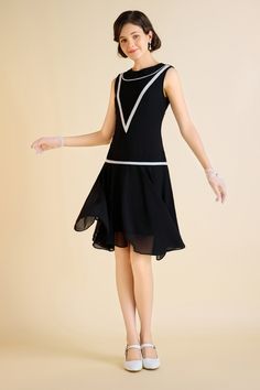 This sleeveless low waist dress exudes flapper-inspired charm, perfect for any vintage-loving fashionista. Features: Crew neck design Low waist Gorgeous flowing hem Embellished inverted triangle shape 100% Polyester fabric Ksenia, standing at 5 feet 10.5 inches, wears a size S in BABEYOND. Her measurements are 32.7" bust, 23.6" waist, and 34.6" hips. Note: This dress comes with an unique size chart. Be sure to select your ideal fit from the chart before making your purchase. Note: The green dres 1920s Dress Casual, Roaring 20s Dresses, 1920s Dresses Casual, Drowsy Chaperone, Modern 1920s Fashion, Gatsby Dresses, 1920s Outfit, 1920s Clothing, 20s Dresses