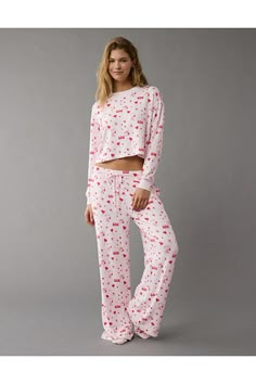 All-over Snoopy print/Long-sleeve shirt + elastic waist pants Snoopy Valentine's Day, Plush Pants, Snoopy Valentine, Beauty Sleep, Womens Loungewear, Pj Sets, American Eagle Outfitters, Women's Jeans, American Eagle