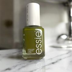 I've just tried the new Essie "Win Me Over" nail polish, and it's definitely won me over! 🎨✨ This stunning shade is perfect for autumn. I'm a big fan of Essie nail polishes with their smooth application and long-lasting finish! 😍💅 Have you tried this shade? Comment with your favourite autumn nail colours! #EssieLove #NailPolishAddict #ManicureMagic #NailGoals #BeautyReview #NailInspo #EssieWinMeOver #beautybloggers Autumn Nail Colours, Essie Nail Polish, Essie Nail, Autumn Nails, Beauty Review