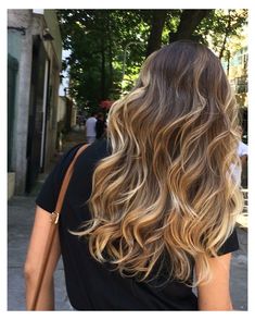 Hair Color Caramel, Smink Inspiration, Brunette Balayage Hair, Hair Color Shades, Honey Hair, Ombré Hair, Hair Summer