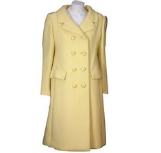 Norell pale lemon yellow wool double breasted coat 1960s. Heavy weight wool with impeccable double breasted tailoring. Princess seaming.
 Label missing. 
 Length: 38.5"
 Sleeve: 23"
 Bust 38"
 waist 36"
 Hip 40
 Back across shoulder: 14.5" Norman Norell, 1960s Coat, Beige Wool Coat, 1960s Outfits, Heavy Coat, Black Wool Coat, Fashion 1950s, Plaid Coat, Woolen Coat