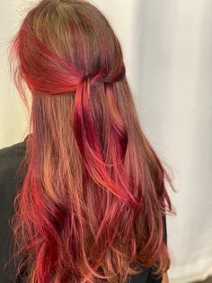 Blonde Hair With Red Front Pieces, Peekaboo Hair Color Red And Blonde, Pink And Red Hair Ideas, Hair Dye Ideas For Pale Skin, Dark Blonde Hair With Colored Highlights, New Red Hair Color Trends, Red Underdye Hair Blonde, Streak Of Color In Hair, Colored Highlights In Blonde Hair