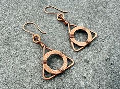 Grab the rope! But your style won't need saving with these unique handmade copper dangle earrings, featuring a hammered lifesaver design. It's a lightweight nautical feel that lends any outfit a breezy ocean-inspired touch. 📐 SIZING:  Drop length is 2 inches, width is 1 inch. ✨ MATERIALS: Every item is 100% handmade and one-of-a-kind. The wire-wrapped copper jewelry is oxidized and polished to beautifully highlight details of the wirework. Since gemstones are unique, a slight variation from the colors pictured should be expected. 🙏🏼 CARE: This piece is made from natural copper wire and will darken over time. To renew the bright shine, use a polishing cloth or steel wool and gently rub the surface. Avoid wearing your jewelry in the shower where soaps and oils may darken the metal. 🎁 PAC Adjustable Artisan Copper Earrings, Unique Hypoallergenic Copper Jewelry, Hypoallergenic Copper Jewelry, Adjustable Electroformed Bronze Earrings, Unique Hypoallergenic Copper Earrings, Hammered Copper Jewelry, Ocean Inspired Earrings, Cruise Jewelry, Wired Jewelry