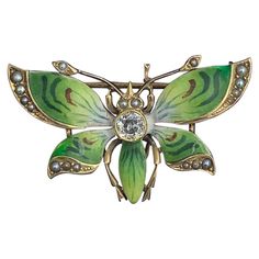 Art Nouveau Butterfly Pendant Brooch OMC Diamond Enamel 14 Karat Gold | From a unique collection of vintage Pendant Necklaces at https://www.1stdibs.com/jewelry/necklaces/pendant-necklaces/. Art Nouveau Butterfly, Emerald Butterfly, Art Nouveau Pendant, Art Jewelry Design, Pendant Brooch, Old Mine Cut Diamond, Diamond Bows, Necklaces Pendant, Gold Brooches