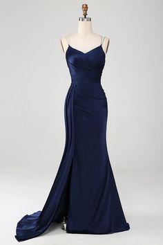 Navy blue fishtail thin shoulder strap pleated tight fitting corset long slit prom dress Navy Prom Dress, Prom Dress Mermaid, Outfits Jewelry, Navy Prom Dresses, Cute Formal Dresses, Stunning Prom Dresses, 파티 드레스, Long Evening Dress, Dress Mermaid