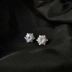 💎 Materials: 14k White Gold Electroplated - more durable than regular platings Sterling Silver Earring Posts - Hypoallergenic Cubic Zirconia Snowflake Earrings, Earring Posts, Zirconia Earrings, Silver Earring, Jewelry Pouch, Jewelry Gift Box, Gold Plated Jewelry, Jewelry Plate, Silver Studs