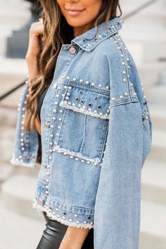 Black Jacket Outfit, Beaded Denim, Winter Leather Jackets, Jacket Outfit Women, Embellished Denim Jacket, Jean Jacket Outfits, Cold Weather Outfit, Denim Jacket Fashion, Long Sleeve Denim Jacket