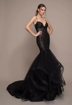 Pnina Tornai (Foto: Reprodução Pnina Tornai) Pnina Tornai Black Wedding Dress, Black Weeding Dress, Gala Attire, Black Bridal Dresses, Day Gown, Farewell Dresses, Long Mermaid Dress, Black Wedding Gowns, Black Wedding Dress