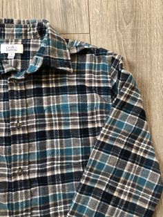 -Size Men's Small -Flannel shirt -Croft & Barrow brand Blue Collared Flannel Shirt For Fall, Blue Flannel Shirt With Pockets, Blue Buttoned Flannel Shirt, Blue Flannel Shirt With Buttons, Classic Blue Flannel Shirt For Winter, Classic Blue Flannel Shirt, Classic Blue Flannel Shirt For Fall, Classic Blue Collared Flannel Shirt, Classic Blue Flannel Tops