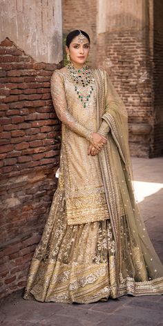 Golden Gharara, Gharara Dress, Ayeza Khan Wedding, Pakistani Sharara, Gharara Designs, Tissue Fabric, Dupatta Border, Red Bridal Dress, Pakistani Designer Clothes