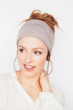 Lace Headwrap, How To Wear Headbands, Knot Ponytail, Headband Workout, Womens Headband, Twisted Turban Headband, Wear A Scarf, Loose Ponytail, Shabby Chic Boho