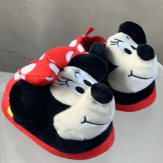 Nwot Kids Mickey & Minnie House Shoes Bedroom Slippers Size 5/6 Slip On Minnie Mouse House, Minnie Mouse Slippers, Mickey Mouse Slippers, Disney Jessie, Unicorn Slippers, Disney With A Toddler, Boys Slippers, Bear Slippers, Baby Mickey Mouse