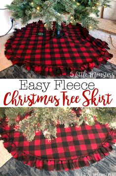 a christmas tree skirt made out of buffalo plaid fabric and ruffled trim, with the words easy fleee christmas tree skirt on it