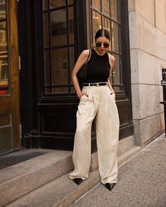 Ways to wear a linen pants outfit of the day Italian Fashion Summer, Caroline Blomst, Linen Pants Outfit, Ny Outfits, Trouser Outfit, Europe Fashion, Instagram Style, Fashion Mode