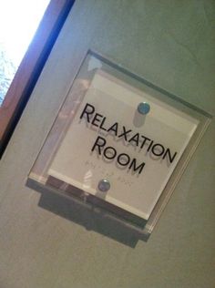 there is a sign that says relaxation room on the door way to an office building