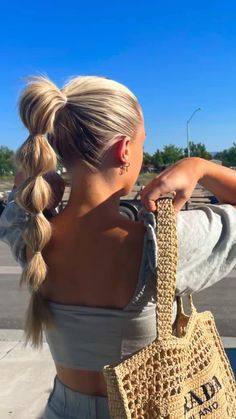 Hairstyles For White Girl Hair, Cute Nursing Hairstyles, Cute Lake Hairstyles, Cute Up Do Hair Styles, Serving Hairstyle, Hair Styles For Waitresses, Beach Waver Hair Styles, Recruitment Hairstyles, Country Concert Hairstyles Long