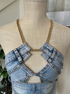 Y2k Style Denim Top, Y2k Denim Blue Denim Top, Spring Party Denim Crop Top, Fitted Light Wash Cropped Top, Fitted Y2k Denim Vest, Y2k Fitted Denim Top, Fitted Y2k Style Denim Top, Fitted Denim Y2k Vest, Fitted Denim Blue Y2k Top