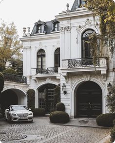 a car parked in front of a large white building