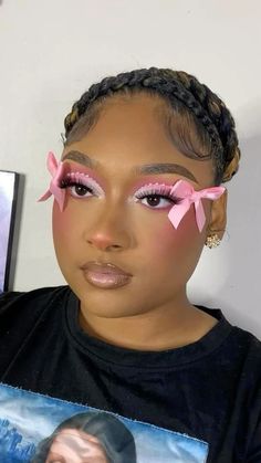 Bow Eye Makeup, Pink Cut Crease Eyeshadow, Bow Makeup, Cool Eyeshadow Looks, Cute Doll Makeup, Beat Face Makeup, Cut Crease Eyeshadow, Cute Eye Makeup