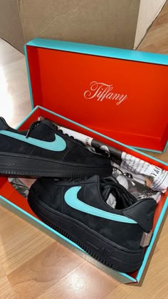 Nike Tiffany And Co, Tiffany And Co Air Force, Jordan Shoes Men, Pr Unboxing, Women Nike Shoes, Nike Air Jordan Shoes, New Jordans Shoes, Nike Shoes Air, Jordan Shoes Retro