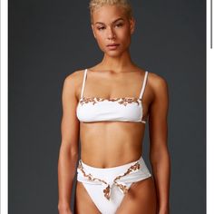 Nwt Weworewhat Leigh Top Size Small - Baroque Border A Classic Bandeau In The Front With A Nearly Backless Silhouette And Slightly Revealing Sides Make This Swim Top Ideal For Smaller-Chested Figures. Adjustable Straps, Tie-Back Closure, And Ruched Side Seams. White Beachwear Tops For Party, White Party Top For Beach Season, Elegant White Tops For Beach Season, Baroque Border, Swim Top, Womens Swim, Adjustable Straps, Swimming, Size Small