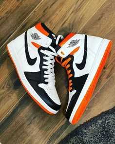 Nike Air Jordan Orange And White, Orange Aj1 Outfit, Air Jordans Mens Outfit, Air Jordans Orange, Orange Jordan Ones, Electro Orange Jordan 1, Mens Air Jordans, Orange Jordans, Air Jordan 1 Orange