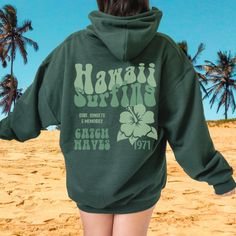 "Hawaii Surf Sweatshirt. Lightweight, fine gauge crewneck sweatshirts for women are perfect for layering. This is a must-have for any season. Trending sweatshirt: https://etsy.me/3iSkkmg Trendy shirts: https://etsy.me/3MywvSr Vacation shirts: https://etsy.me/3BcsHPQ 🌻 Please read the full description: This hoodie/sweatshirt sizing is NOT oversized. You need to order at least 1-2 sizes larger for the extra baggy look in this photo. (The normal sizing is UNISEX.) 🔔 Example: if you use size S cho Casual Surfing Hoodie Sweatshirt, Casual Crew Hoodie With Screen Print, Casual Crew Neck Hoodie With Screen Print, Casual Surfing Hoodie With Graphic Print, Casual Letter Print Hoodie For Beachwear, Hooded Letter Print Sweatshirt For Surfing, Long Sleeve Hoodie With Letter Print For Surfing, Hooded Sweatshirt With Letter Print For Surfing, Surfing Graphic Print Long Sleeve Hoodie