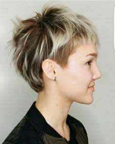 Blonde Pony, Blonde Tips, Pixie Cut With Bangs, Bouffant Hair, Asymmetrical Hairstyles, Shoulder Hair, Funky Hairstyles, Fringe Hairstyles, Short Pixie Haircuts