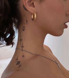 🤍 Small Neck Tattoos, Earthy Tattoos, 16 Tattoo, Pretty Hand Tattoos, Neck Tattoos Women, Back Of Neck Tattoo, Tattoos For Black Skin, Dope Tattoos For Women, Discreet Tattoos