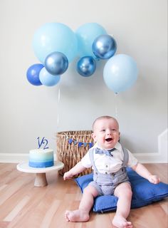 Baby 6 month half birthday baby boy 4 Months Birthday Ideas, 6 Months Shoot Ideas, 6 Months Photo Shoot Ideas, 6month Birthday Ideas, Six Month Birthday Photoshoot, 6 Month Baby Celebration Ideas