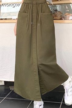 Modest Girly Outfits, Modesty Outfits, Stylish Work Attire, Modest Dresses Casual, Women Streetwear, Stylish Skirts, Classy Dress Outfits, Cargo Skirt, Fashion Inspiration Design