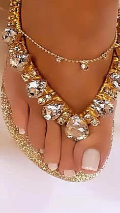 Gold Glitter Sandals For Summer, Glamorous Gold Sandals With Adjustable Fit, Glamorous Glitter Sandals For Beach, Adjustable Glamorous Gold Sandals, Glamorous Glitter Beach Sandals, Glamorous Adjustable Gold Sandals, Gold Sparkling Sandals For Summer, Glamorous Gold Beach Sandals, Gold Open Toe Sandals With Bling