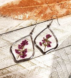 Real pressed Heather flower earrings sealed in resin. Nickel free earring hooks. Heather Flower, Flower Seed Paper, Pressed Botanicals, Botanical Earrings, Seed Paper, Nickel Free Earrings, Paper Tags, Earring Hooks, Summer Accessories