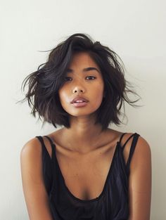 Stylish Bob Haircuts with Highlights for a Fresh Look Face Framing Highlights Bob, Soft Bob Haircut, Bob Haircut Round Face, Bob Haircuts With Highlights, Haircuts With Highlights, Haircut Round Face, Funky Bob Hairstyles, 2024 Haircut, Bob Haircut For Round Face